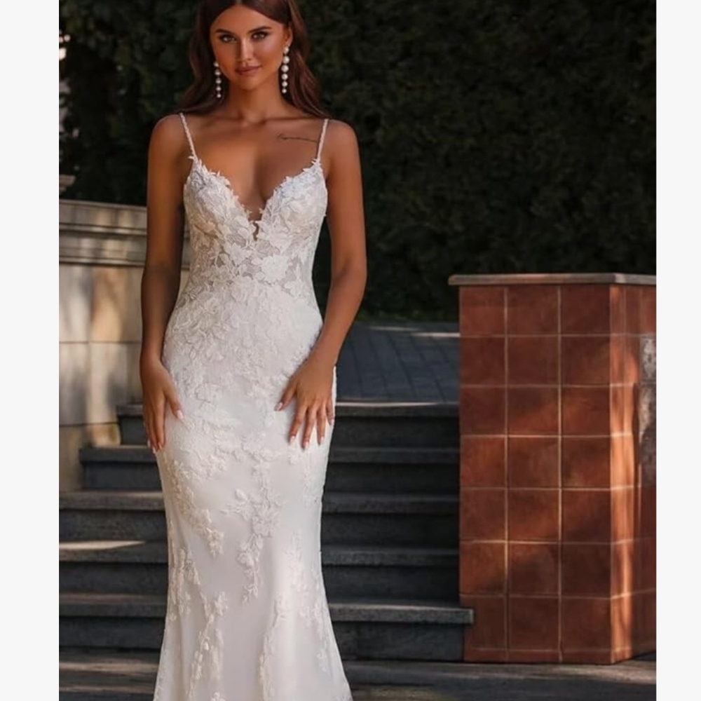 Elegant White Lace Evening Gown